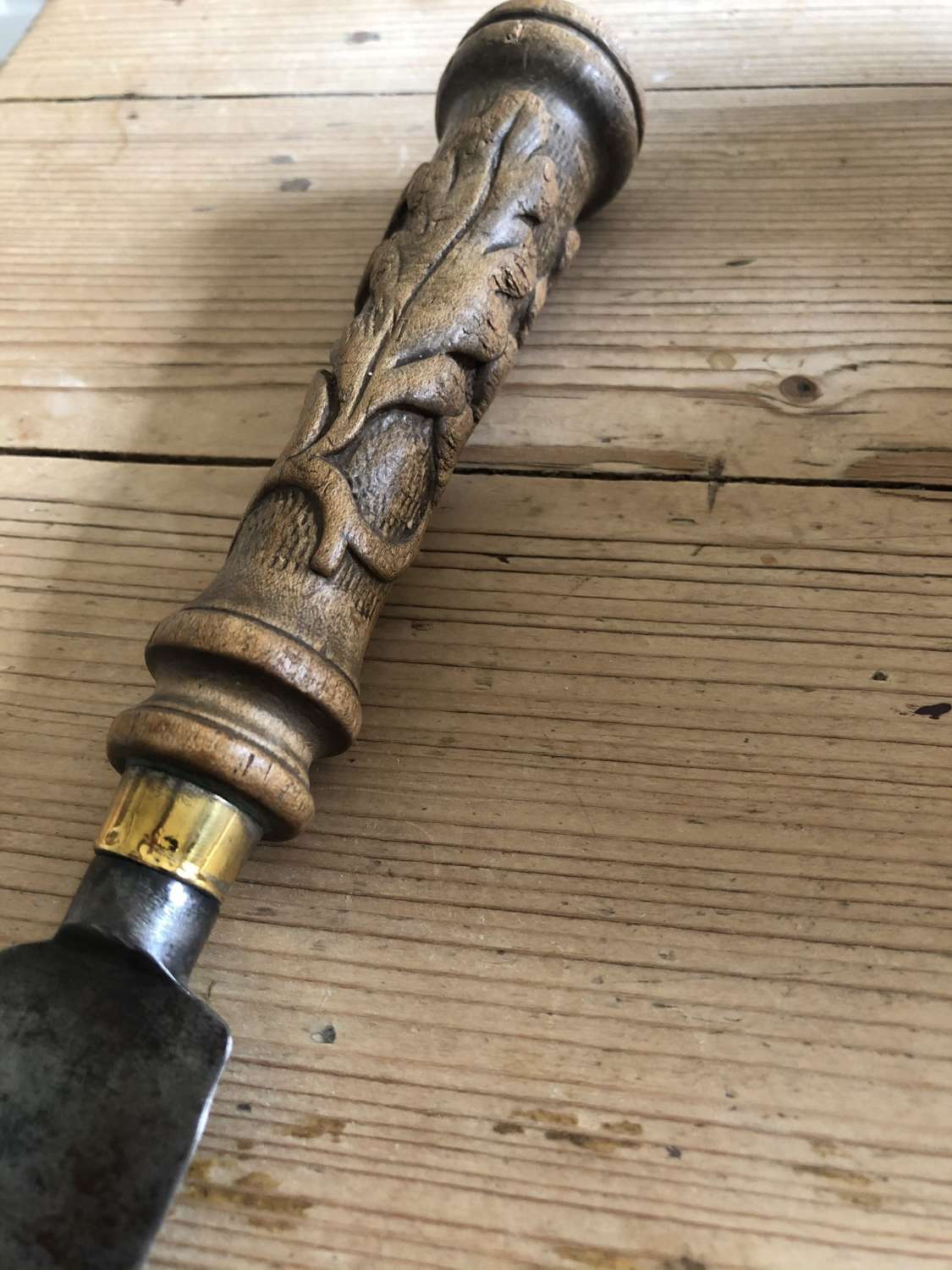 Deeply Carved Bread Knife