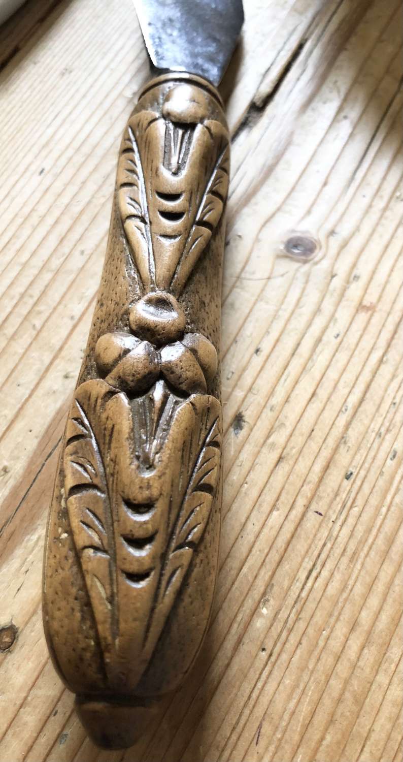 Quality Carved Bread Knife