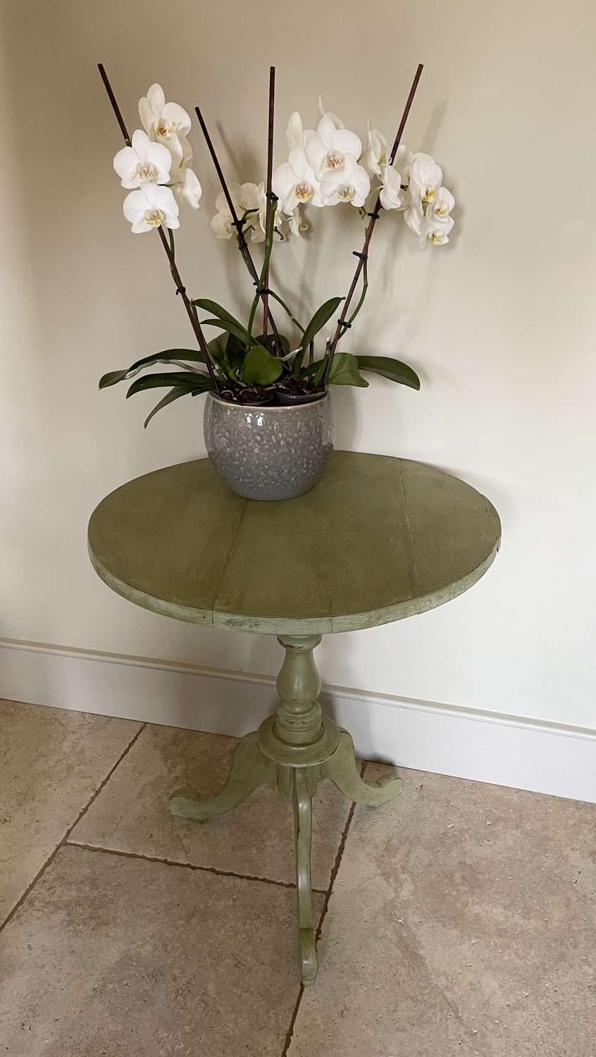 Cottage Green, Tripod Table