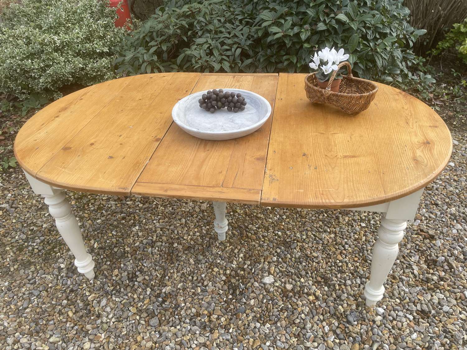 Antique extending oval Pine 11table
