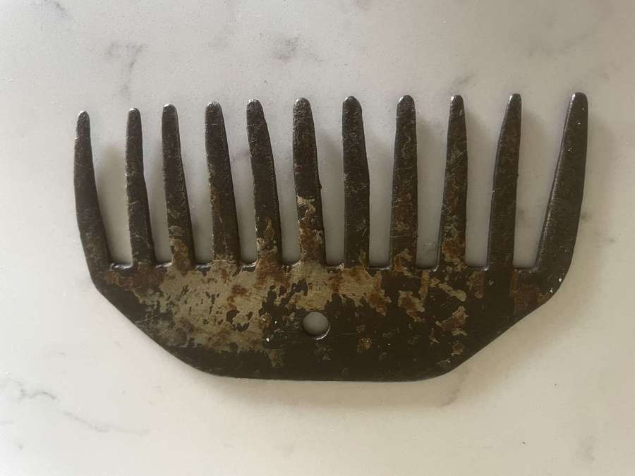 Antique Metal Horse Main Comb