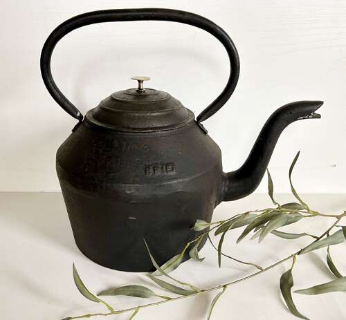 Superb, Huge 16 pint Cast Iron Kettle