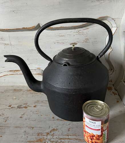 Superb, Huge 16 pint Cast Iron Kettle