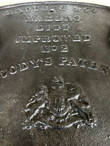 Rare Cast Iron Maker's Plaque with armorial