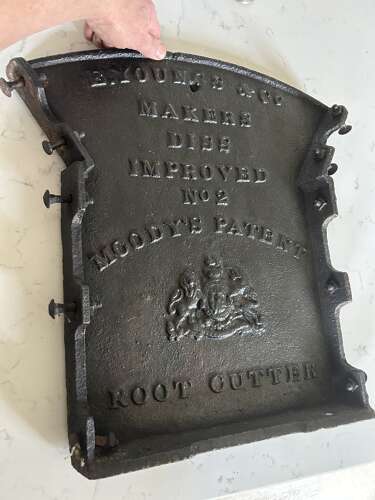 Rare Cast Iron Maker's Plaque with armorial