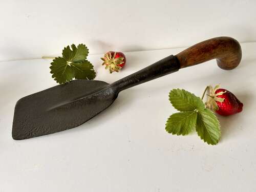 Skelton Size-3 Strawberry Trowel