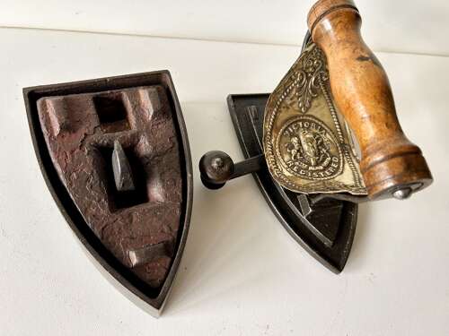 Rare, Victoria 'Quick Release' Iron