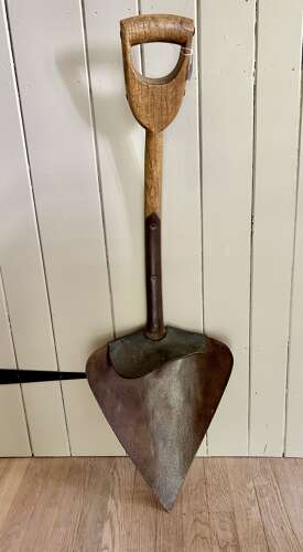 Rare 'Bonnet Shovel'