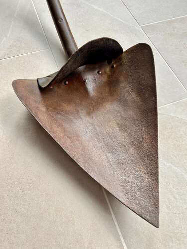 Rare 'Bonnet Shovel'