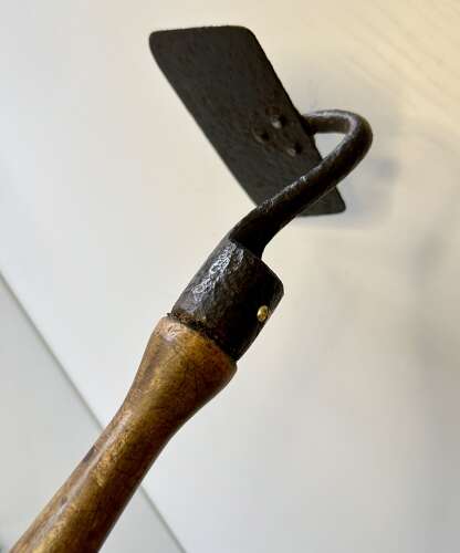 Gardener's Long-handled Hand Hoe